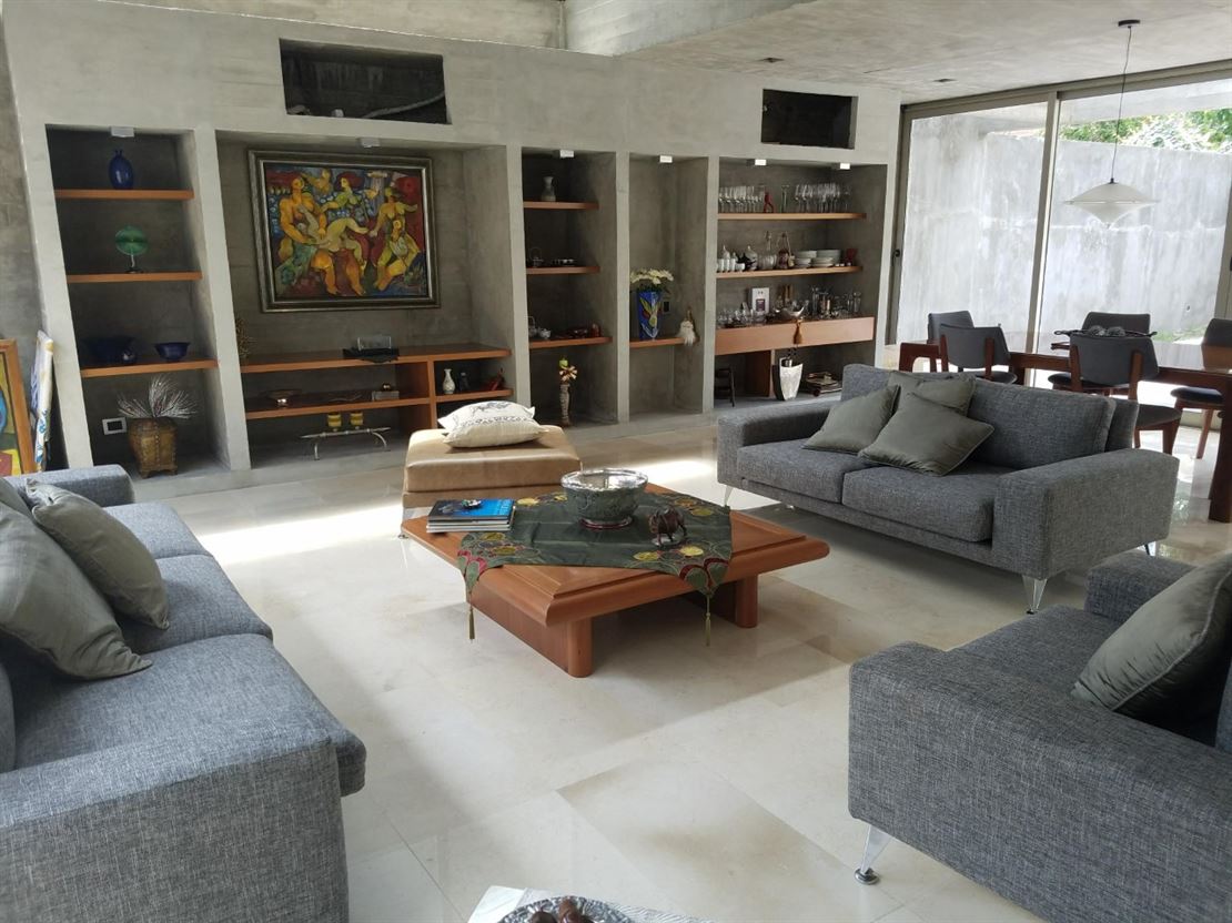 Martínez, Av. Libertador al Río. Casa Moderna